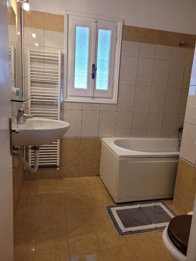 Kiki's Penthouse Apartment